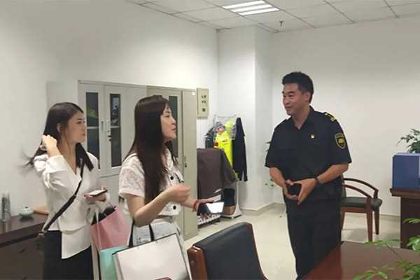 拾金不昧，秀出香港六合彩资料
好“家风”！